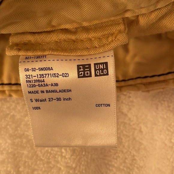 Mens size S. uniqlo flat front shorts mustard colour. Good used condition - Picture 3 of 11